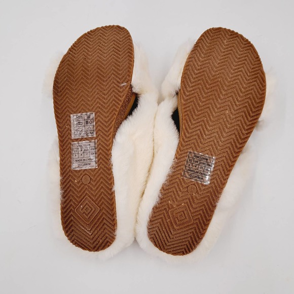 Dream Pair Creamy White Fuzzy Furry CrissCross Slide Sandals 6 - Picture 7 of 8